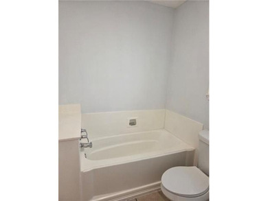 Welcome to this beautifully maintained 3-bedroom, 2.5 bath home - photo 14