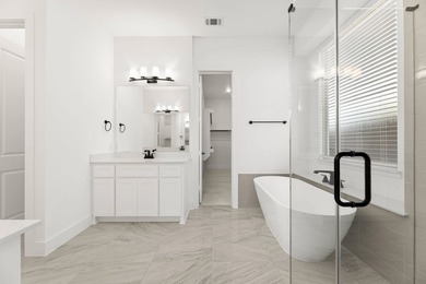 MLS# 21141271 - Built by First Texas Homes - Ready Now! ~ - photo 21
