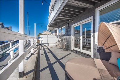 This stunning three-level waterfront home on Sunset Island - photo 23