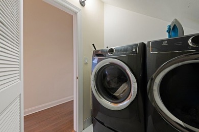Recently Renovated Old Town Single-Family Home | 4 Bedrooms | 3 - photo 29