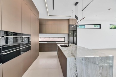 New construction in The Roads near Brickell. This 5 bed, 6.5 - photo 34
