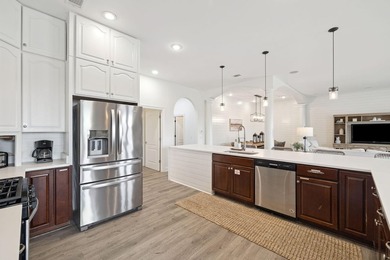 A stunning lakefront estate in the heart of Destin, Florida - photo 39