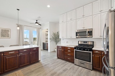 A stunning lakefront estate in the heart of Destin, Florida - photo 43