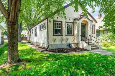 Lake Home Sale Pending in Minneapolis, Minnesota
