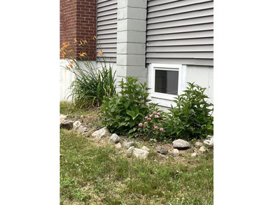 Welcome to this beautifully remodeled 3-bedroom, 2-bath - photo 12