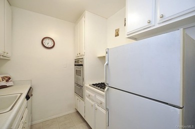 Welcome to this bright one bedroom co-op in highly sought-after - photo 14