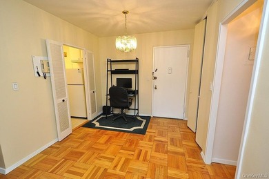 Welcome to this bright one bedroom co-op in highly sought-after - photo 18