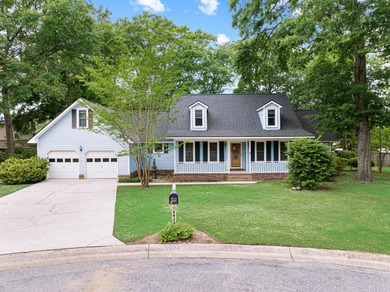 This spacious 4 bedroom, 2.5 bath home offers over 2,800 square - photo 1