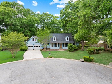 This spacious 4 bedroom, 2.5 bath home offers over 2,800 square - photo 3