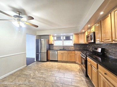 Great find! large 2 Family house in a very desirable location. 1 - photo 25