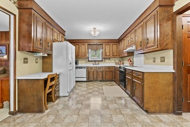 This spacious 4 bedroom, 2.5 bath home offers over 2,800 square - photo 10