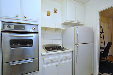 Welcome to this bright one bedroom co-op in highly sought-after - photo 30