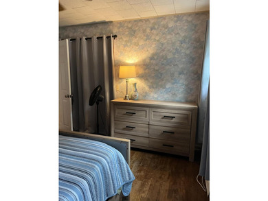 Welcome to this beautifully remodeled 3-bedroom, 2-bath - photo 32