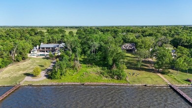 2.85 Acre waterfront lot in Exclusive 505 Ranch Club Rare - photo 3