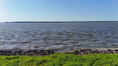 2.85 Acre waterfront lot in Exclusive 505 Ranch Club Rare - photo 4