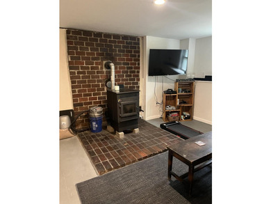 Welcome to this beautifully remodeled 3-bedroom, 2-bath - photo 49