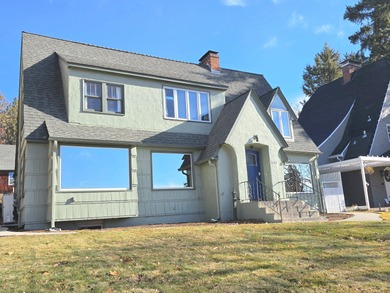 Upper Klamath Lake Home For Sale in Klamath Falls Oregon