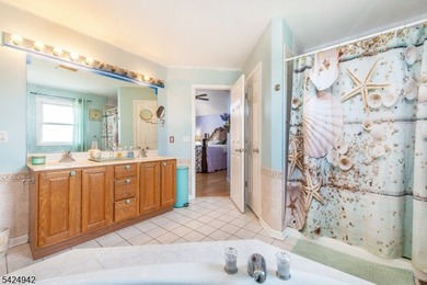 Opportunity knocks! Beautifully crafted center hall colonial - photo 18