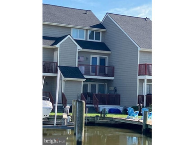 Waterfront living at its best! This home features 3 bedrooms and - photo 1