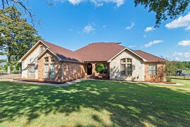 Waterfront home with approximately 150 feet of shoreline - photo 4