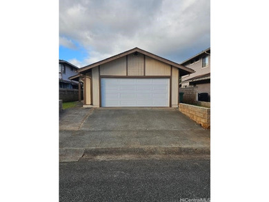 Located in Mililani, in a cul-de-sac, this 4-bedroom, including - photo 1