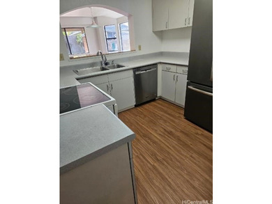 Located in Mililani, in a cul-de-sac, this 4-bedroom, including - photo 2
