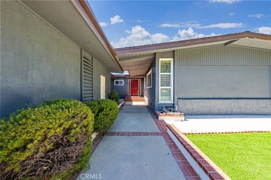 This beautifully maintained single-family home features a - photo 2
