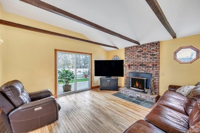 Welcome to this inviting 4-bedroom, 2-bathroom expanded Cape - photo 11