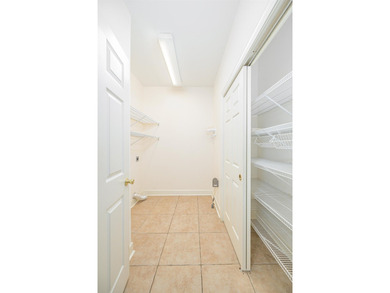 Move in ready True 4 bedroom single story in Hunters Crossing - photo 11