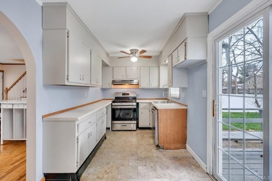 Welcome to this inviting 4-bedroom, 2-bathroom expanded Cape - photo 13