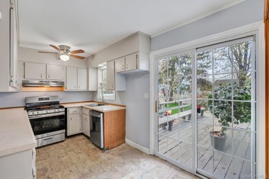 Welcome to this inviting 4-bedroom, 2-bathroom expanded Cape - photo 14