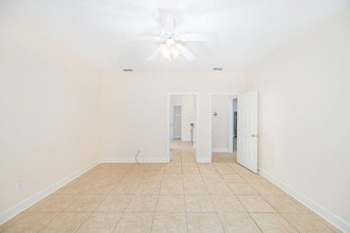 Move in ready True 4 bedroom single story in Hunters Crossing - photo 14
