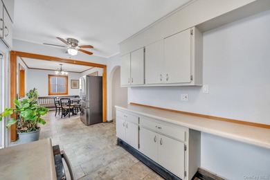 Welcome to this inviting 4-bedroom, 2-bathroom expanded Cape - photo 15