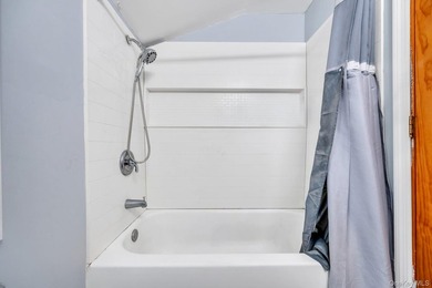 Welcome to this inviting 4-bedroom, 2-bathroom expanded Cape - photo 23