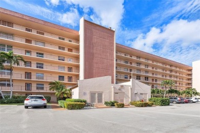 Lake Condo For Sale in Delray Beach, Florida
