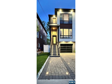 Commuters Dream! You will love this 5-year young half duplex - photo 2