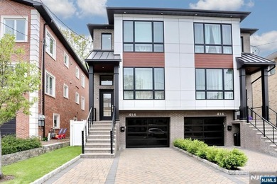 Commuters Dream! You will love this 5-year young half duplex - photo 3