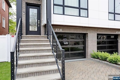 Commuters Dream! You will love this 5-year young half duplex - photo 4