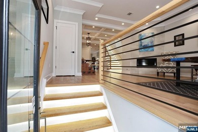 Commuters Dream! You will love this 5-year young half duplex - photo 5