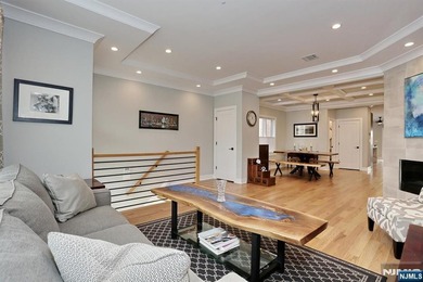 Commuters Dream! You will love this 5-year young half duplex - photo 8