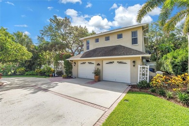 A rare offering in the coveted Carlton Estates, this - photo 8