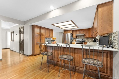 Custom built, one owner home is a jewel to behold. Features 4 - photo 18