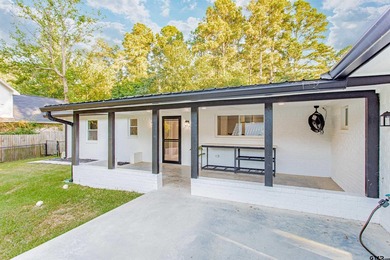 Welcome to your dream home in the highly desirable Hideaway Lake - photo 27