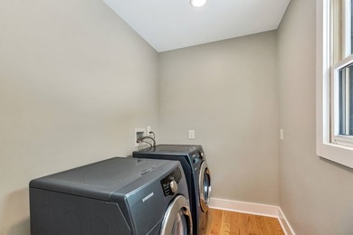 Stunning fully remodeled home presents like new construction - photo 48
