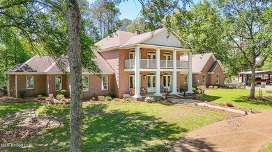 Southern Living! Enter the gated, curving driveway around a - photo 3