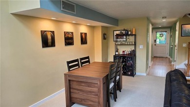 Coastal condo living at Hamilton Harbour. This spacious - photo 8