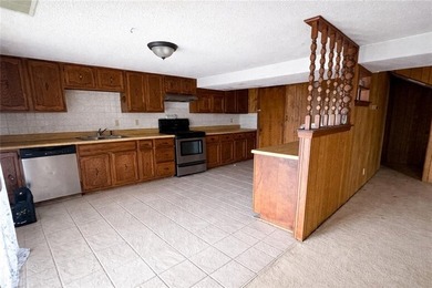 Investor special in Warsaw, MO! This 2-bedroom, 2.5-bath - photo 5