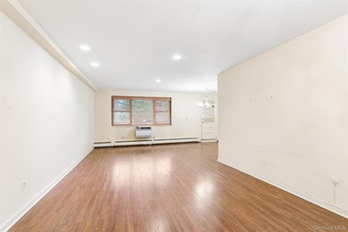 Rarely available, The Carlyle at Great Neck Plaza. A Premier - photo 7