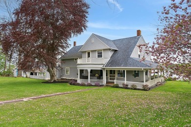 An estate prominently positioned on the banks of the York River - photo 8
