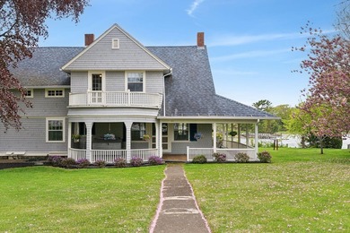 An estate prominently positioned on the banks of the York River - photo 9